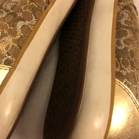Coach fur-lined deck shoes 8B pretty gold & silver Cs. - Picture 7 of 9
